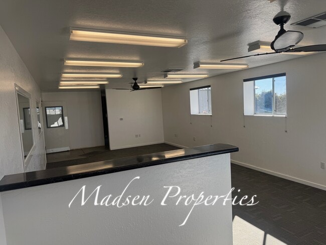 Building Photo - 1115 E Ewald Ct