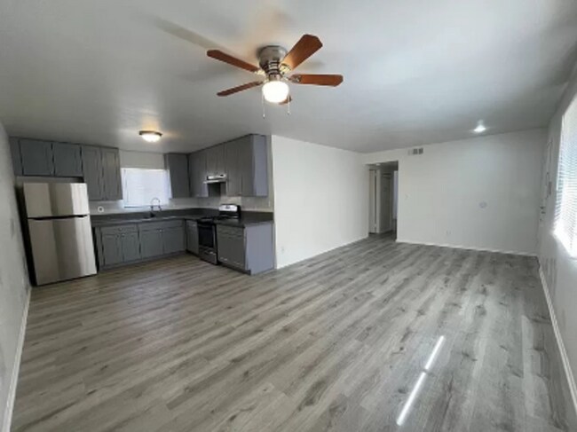 Building Photo - Newly Renovated 1 bedroom