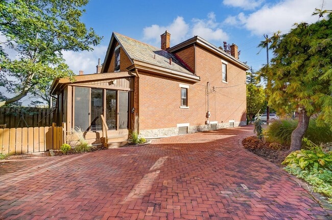 Building Photo - 557 S Grant Ave