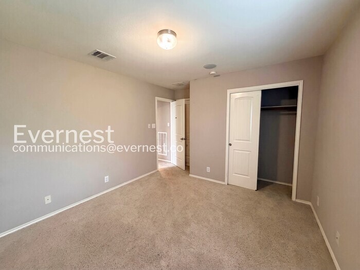 Building Photo - 1620 Willow Vista