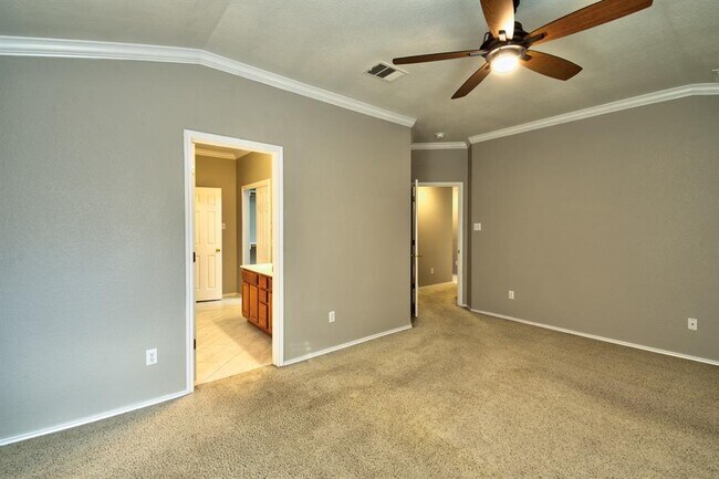 Building Photo - 10700 Beard Ave