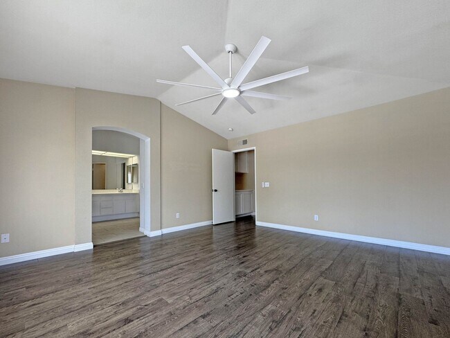Building Photo - Your Next Home Awaits! Modern 4BR, 3BA Bea...