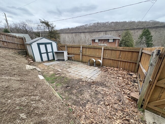 Building Photo - 798 Valley Rd