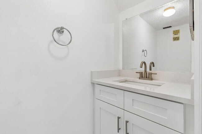 Building Photo - Fully Renovated 2-Bedroom Condo—Just 1 Mile from Universal!