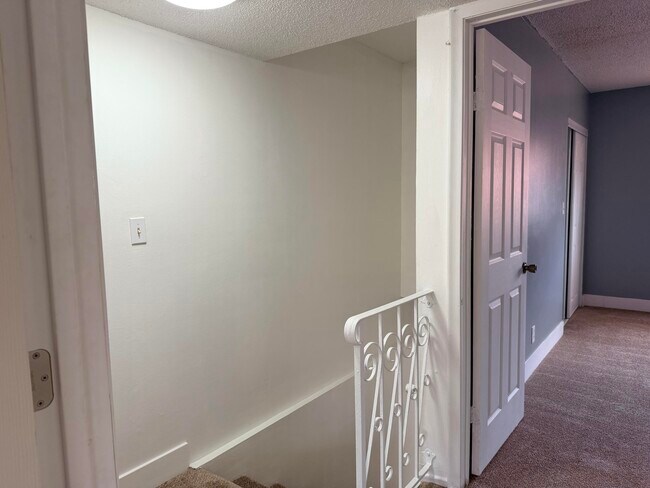 Building Photo - 2552 NW 52nd Ave