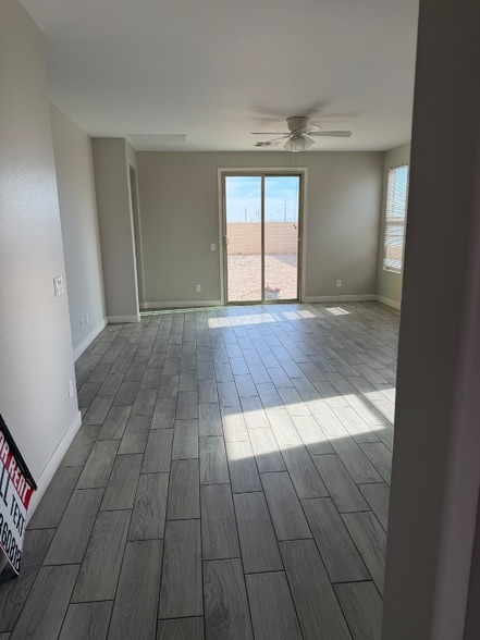 Building Photo - 4923 S 99th Dr