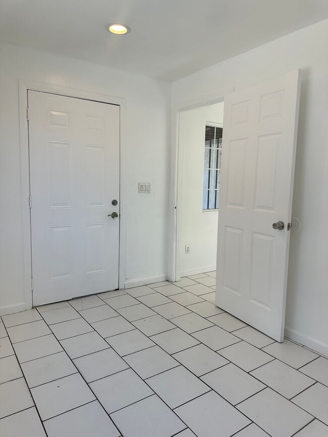 Building Photo - Conveniently Located Home in Modesto