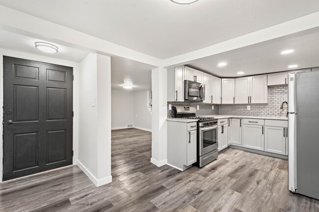 Building Photo - Stunning 4 bedroom home in Mt. Washington available January 2nd!