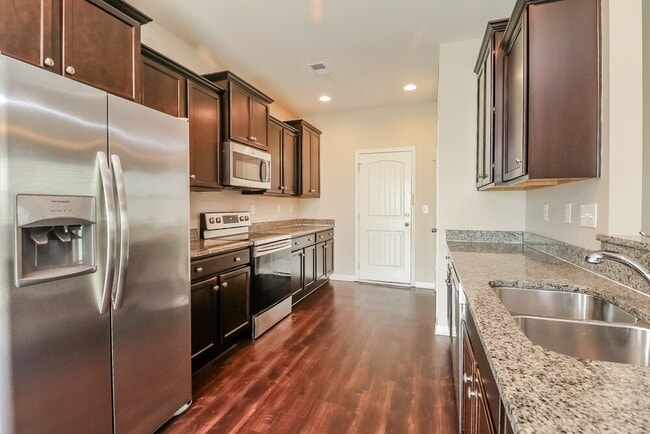 Building Photo - 516 Knothole Ln