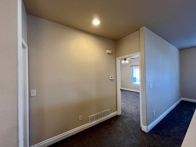 Building Photo - 5807 Zinfandel St