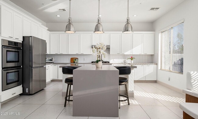 Building Photo - 1705 W Parnell Dr