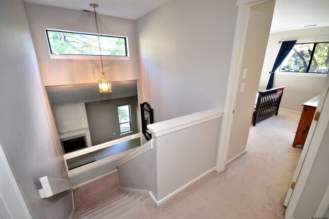 Building Photo - 16 Applewood Ln