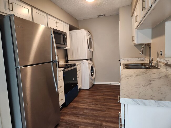 Building Photo - **Available June 1st ** Newly Remodeled 2 ...
