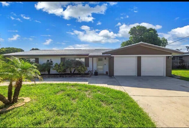 Primary Photo - 8199 115th St N