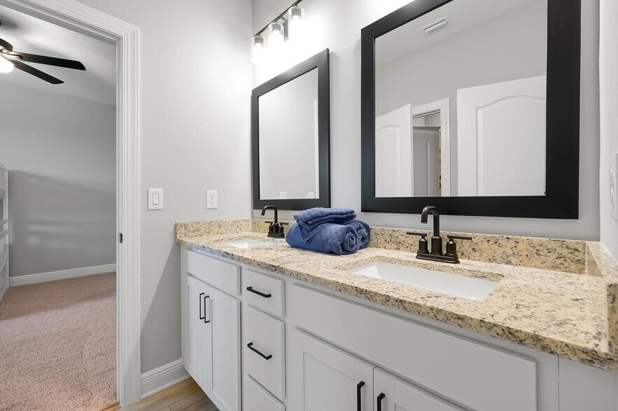 Building Photo - 7692 Somersworth Dr