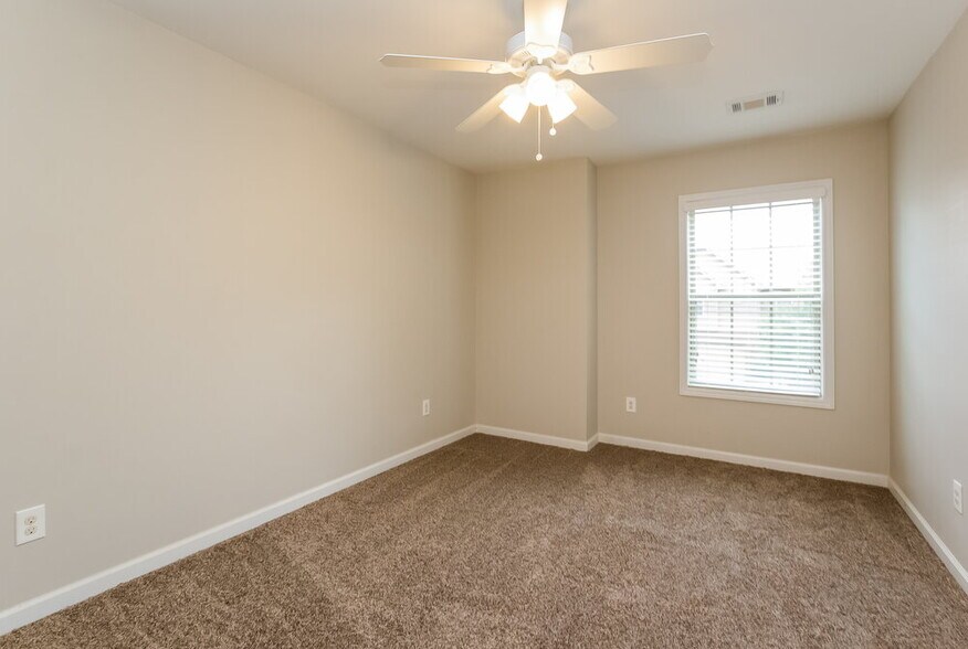 Building Photo - 275 Shaw Dr