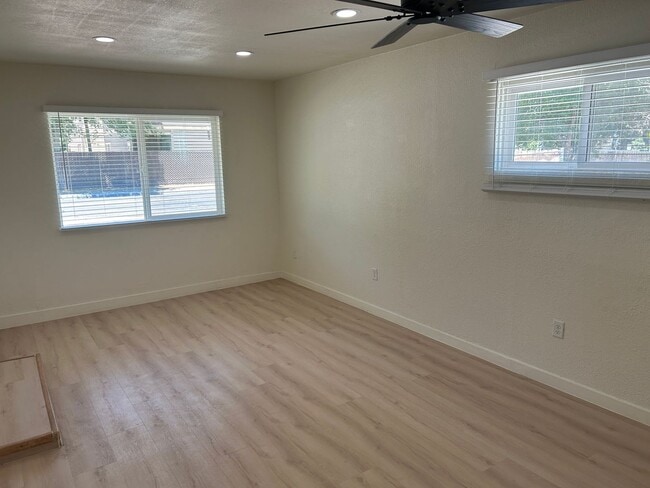 Building Photo - Move in Special!!  $500 off your first month for a lease signed by August 15, 2026 !!!Single leve...