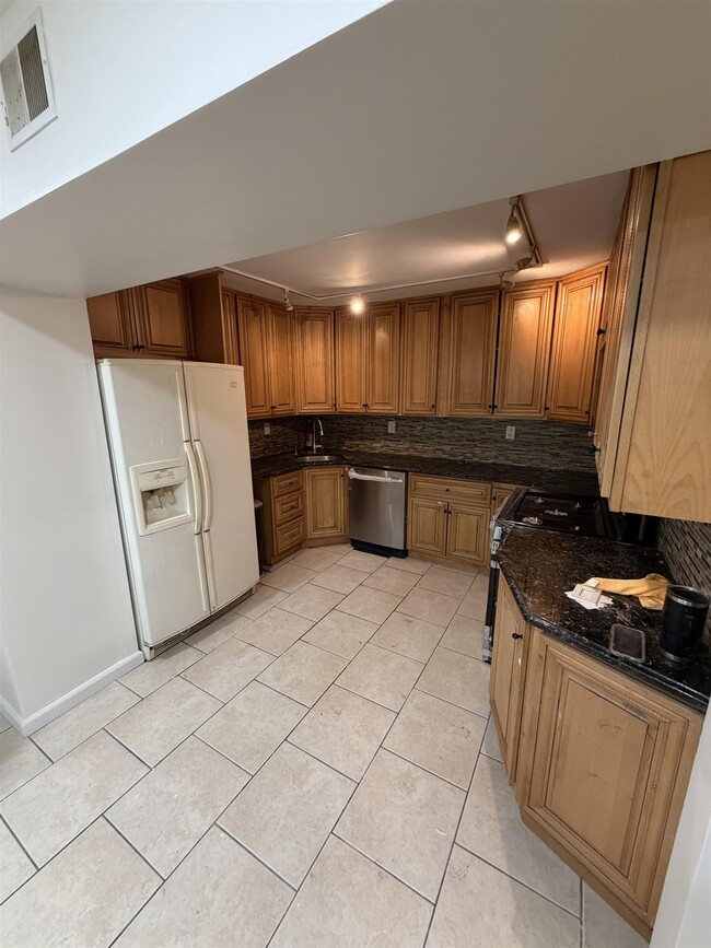 Building Photo - 293 Avenue C