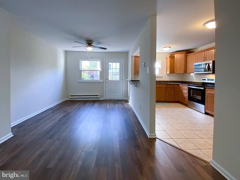 Building Photo - 366 Bala Ter E