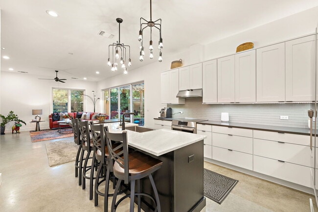 Building Photo - 1310 Choquette Dr