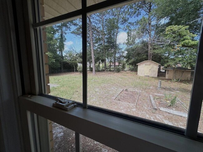Building Photo - 203 Oak Leaf Dr