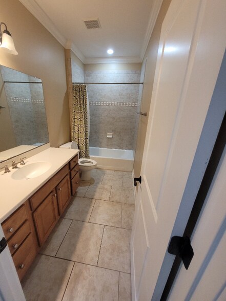 Building Photo - 204 Mitchell Pl Dr