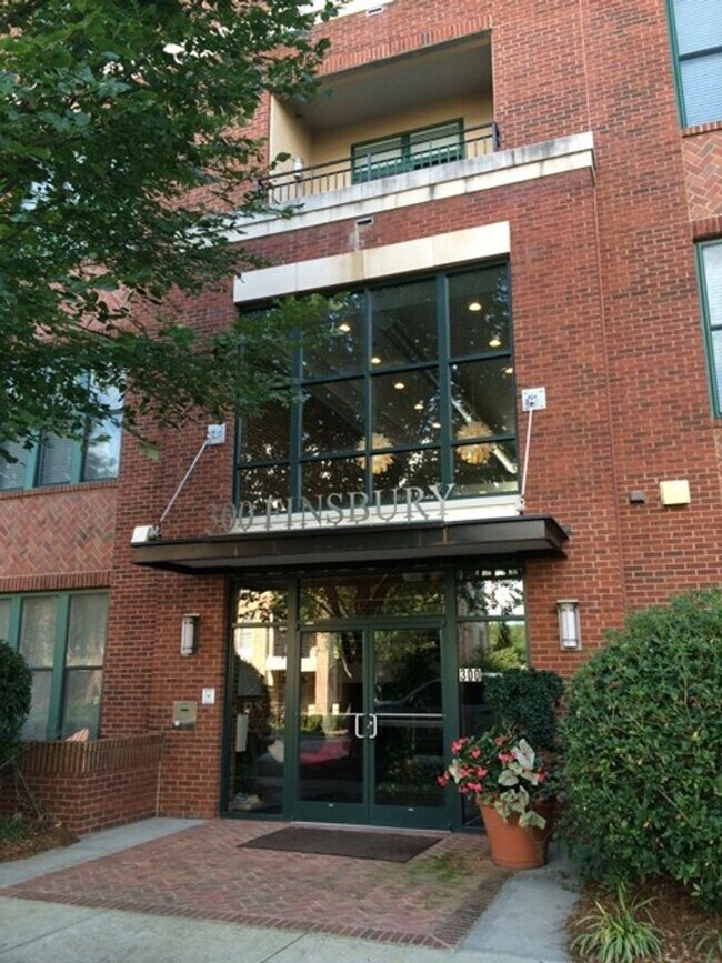 Building Photo - 300 Finsbury St