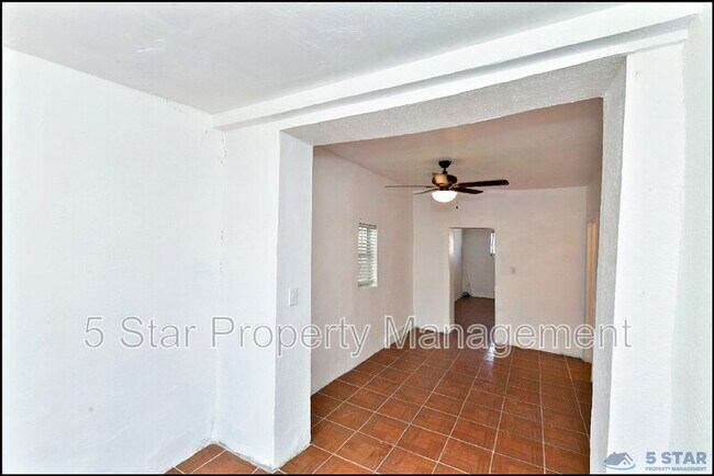 Building Photo - 1910A Olive Ave !!