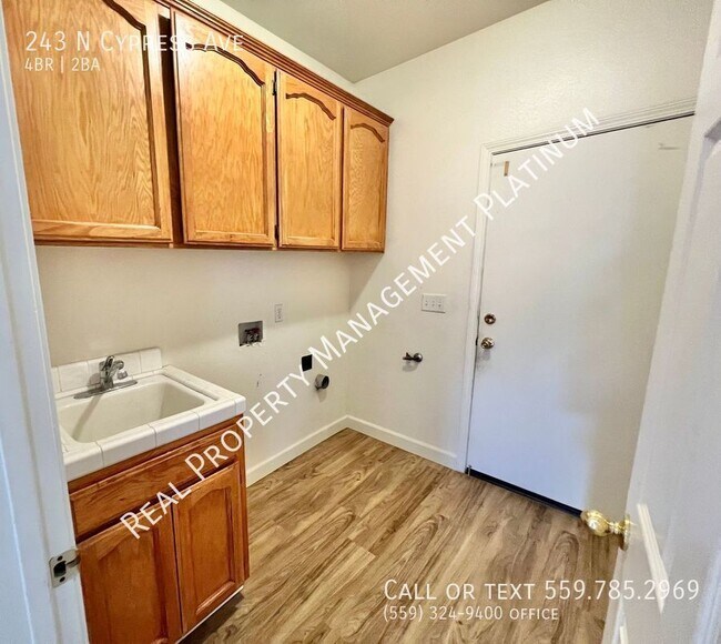 Building Photo - 243 N Cypress Ave