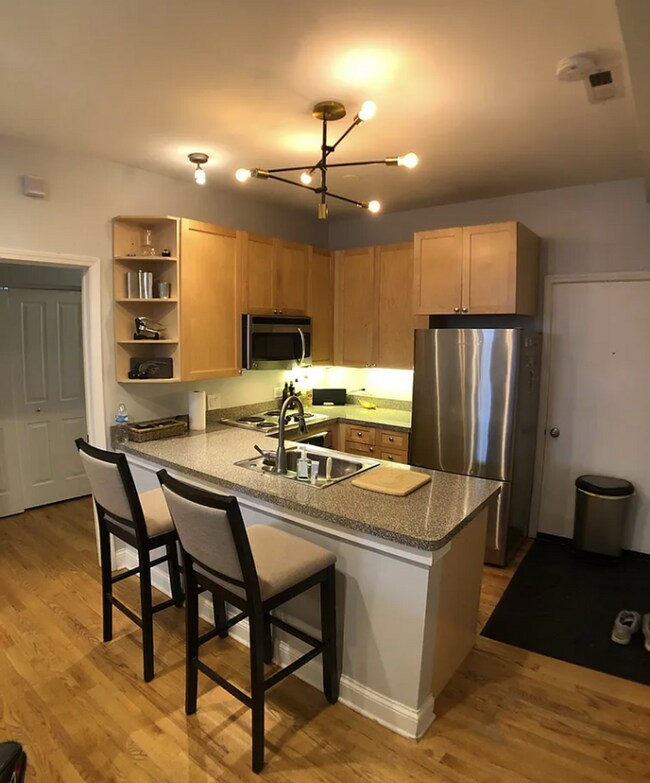 Interior Photo - 1821 N Hermitage