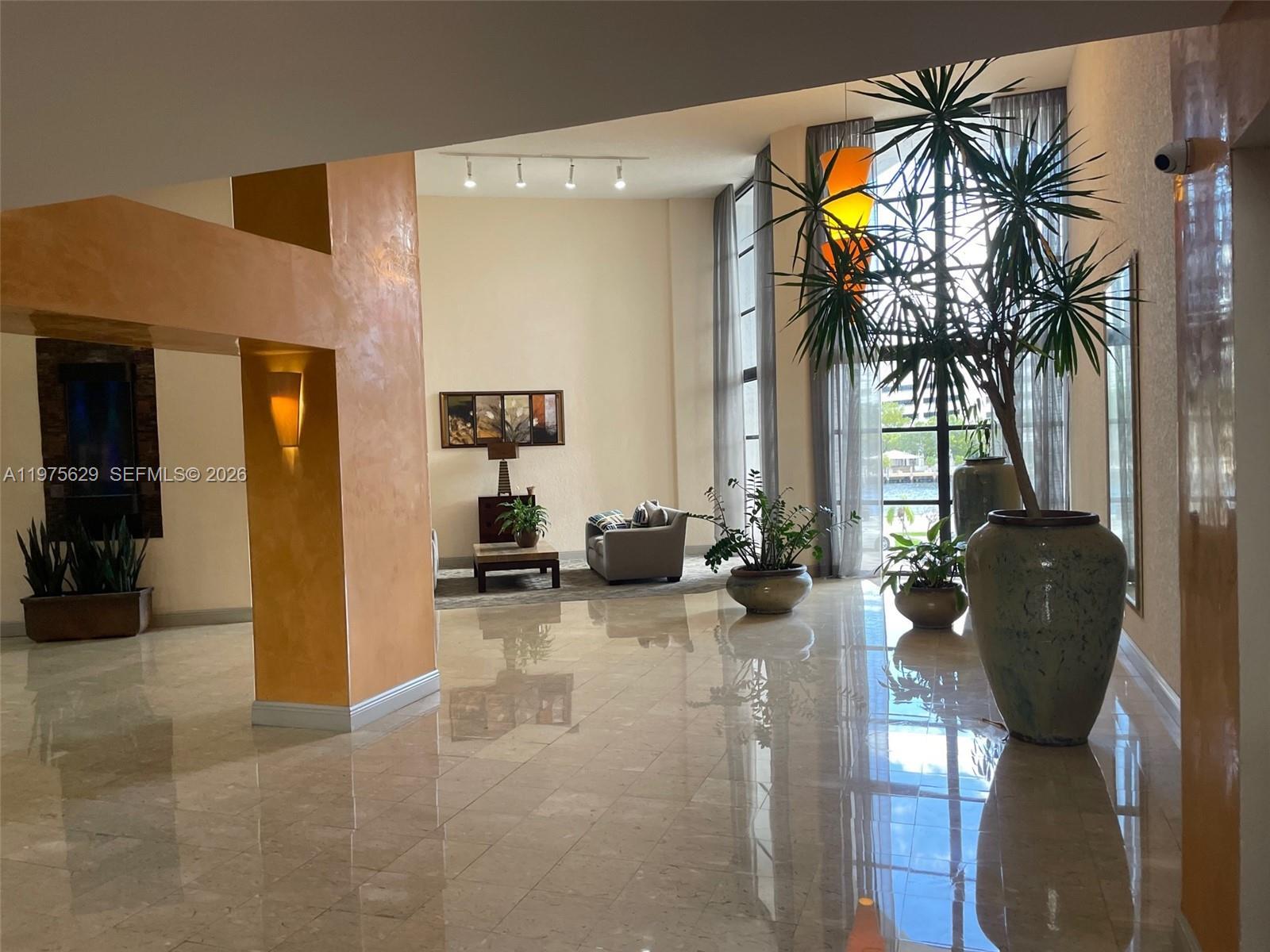 Building Photo - 400 Leslie Dr