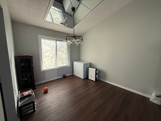 Building Photo - 1172 Hill Crest Dr