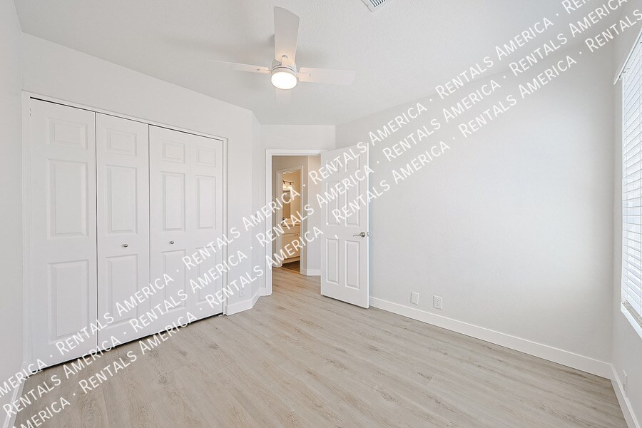 Building Photo - 4018 W Camino Vivaz