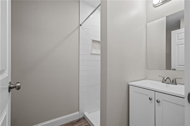 Building Photo - 16 Brinley St