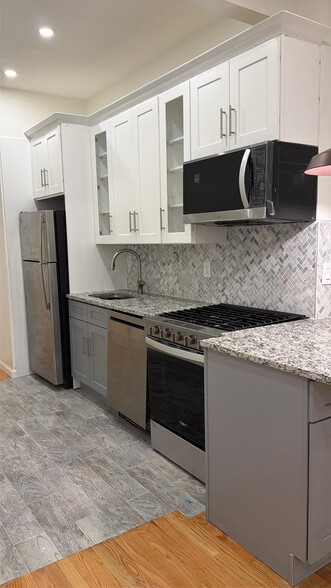 Building Photo - 446A Hancock St