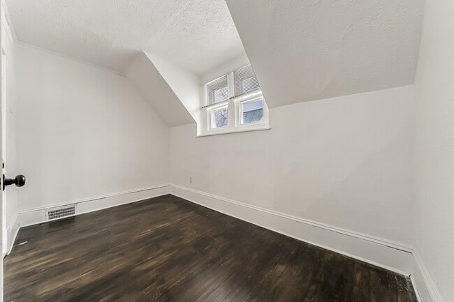 Building Photo - 1453 W 101st St