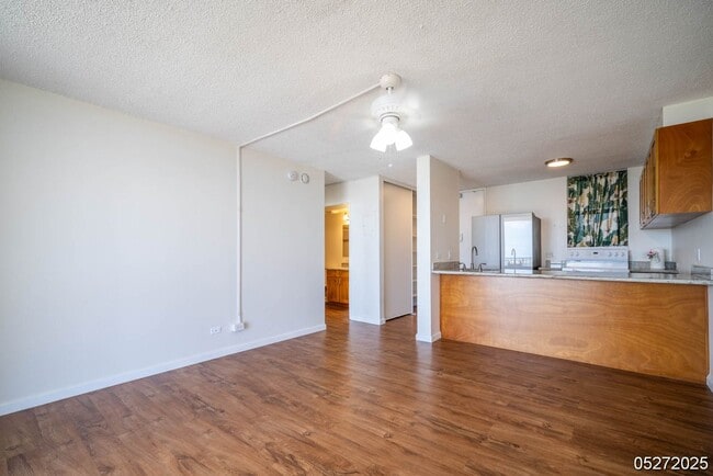 Building Photo - $2,350 / 1br - 552ft2 - Modern Comfort & Convenience 1BR/1BA/1PKG unit in Lele Pono Condo (Aiea)