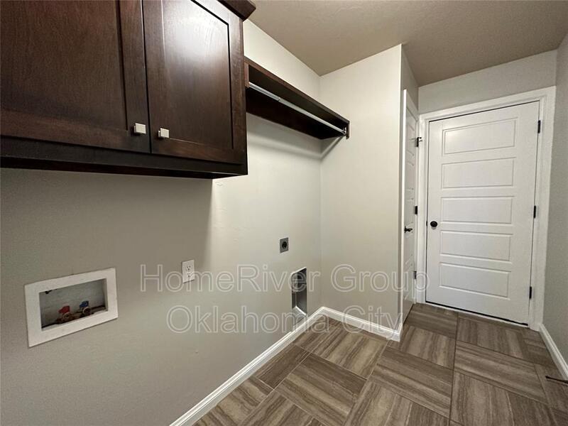 Building Photo - 9209 Misty Ln