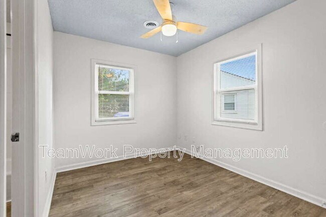 Building Photo - 3043 Terry Dr