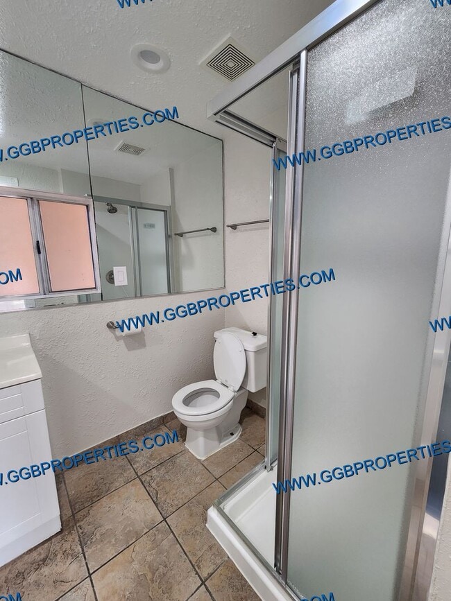 Building Photo - 253/255 E 67th Way