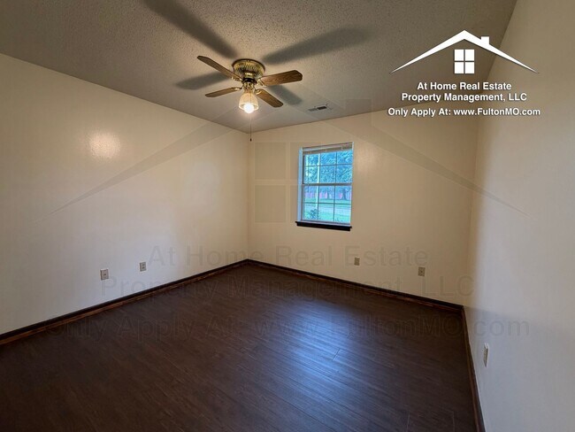 Building Photo - 617 Westview Dr