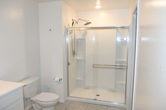 Building Photo - One Year Old 5 Br+Loft 3 Ba 2 Car Garage Home Near Loop 202 and Elliot in Phoenix