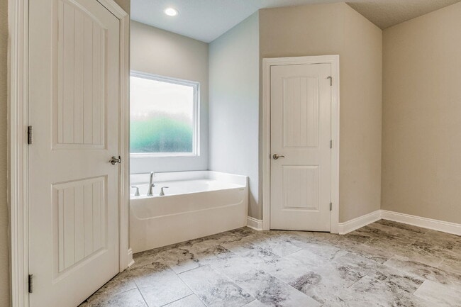 Building Photo - This beautifully maintained 3-bedroom, 2-bathroom residence offers the perfect blend of comfort, ...