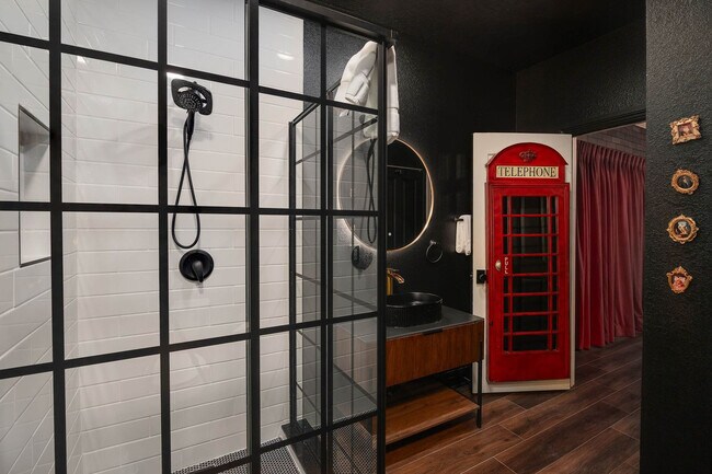 Building Photo - 1227 Radiant St