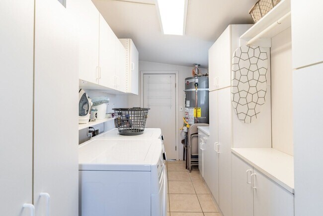 Building Photo - 4bd/1.75ba Shoreline Home