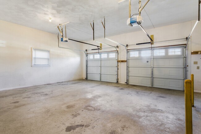 Building Photo - 226 Woodbury Forrest Dr