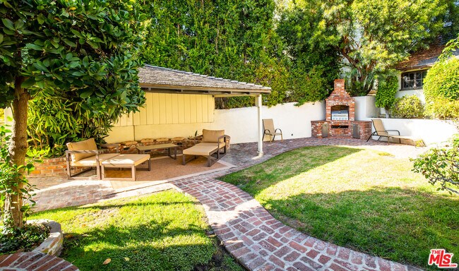 Building Photo - 2771 Club Dr