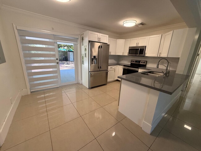 Building Photo - 2300 SW 43rd Terrace