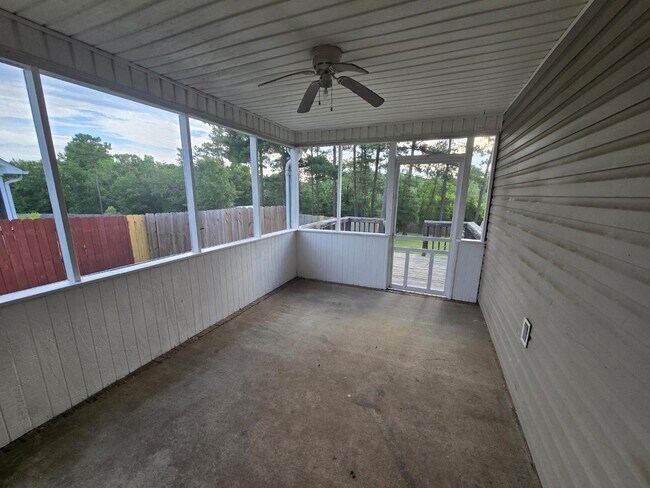 Building Photo - 150 Bear Creek Dr