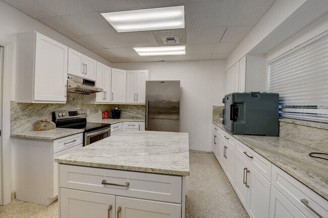 Building Photo - 2717 Florida Blvd